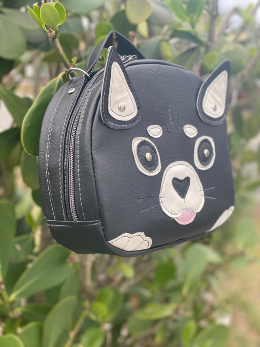 Kitty Bookshelf Hugo